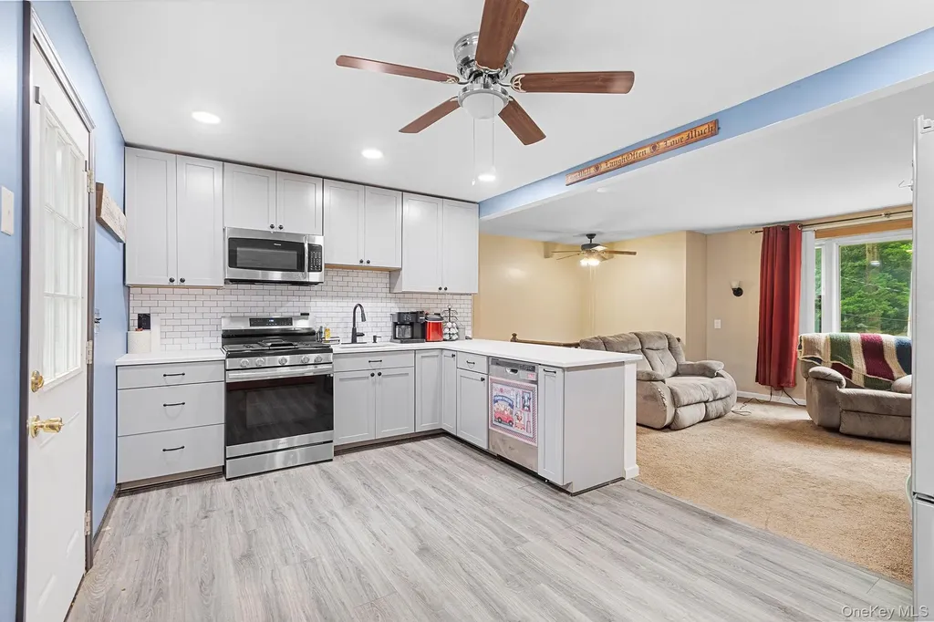 22 Hill View Road New Windsor NY 12553