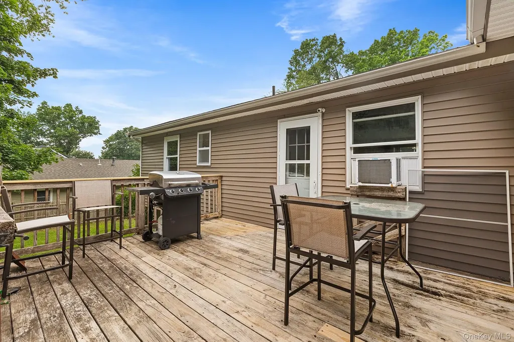 22 Hill View Road New Windsor NY 12553