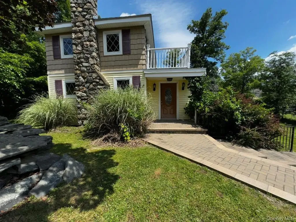 8 Lake Avenue Monroe NY 10950