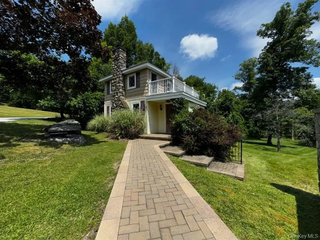 8 Lake Avenue Monroe NY 10950