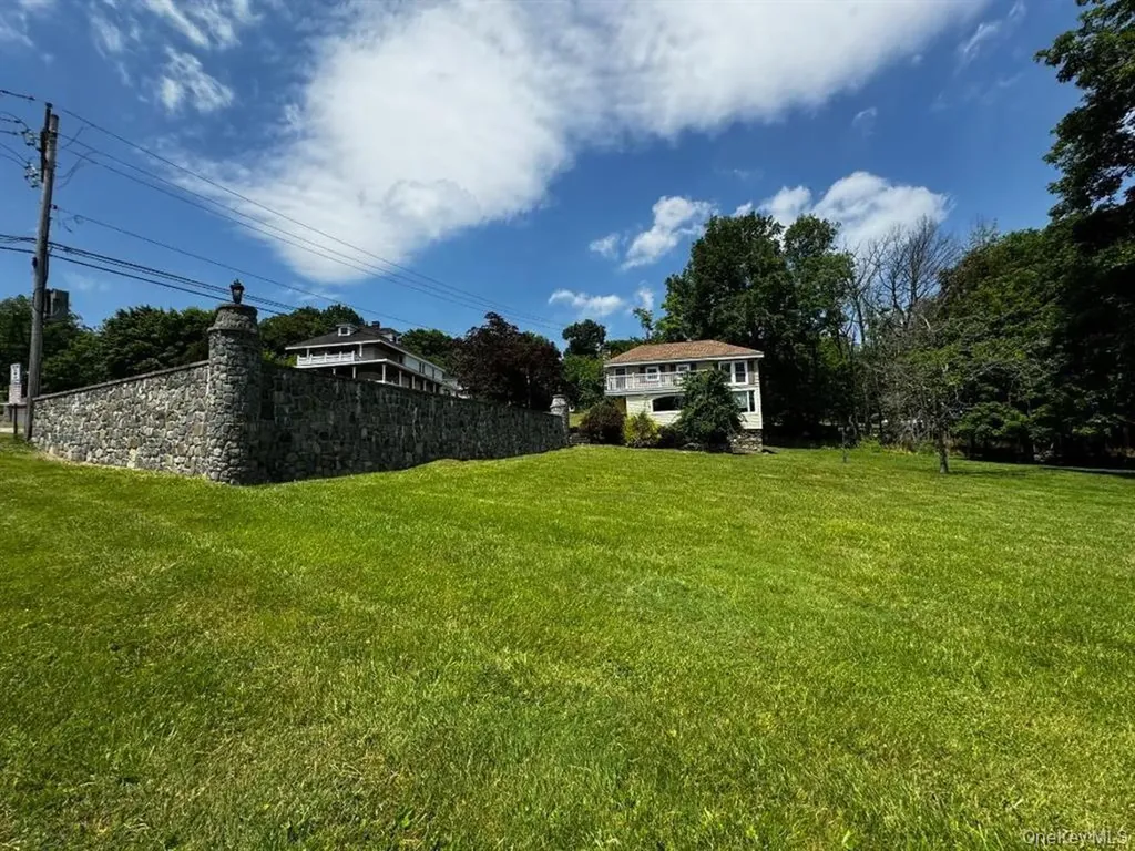 8 Lake Avenue Monroe NY 10950