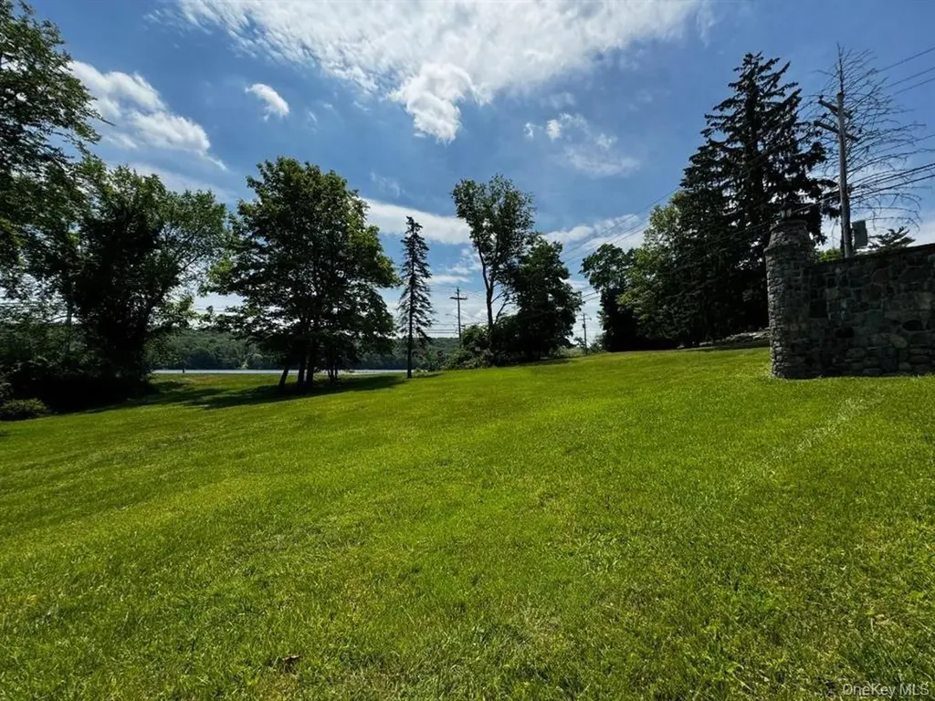 8 Lake Avenue Monroe NY 10950