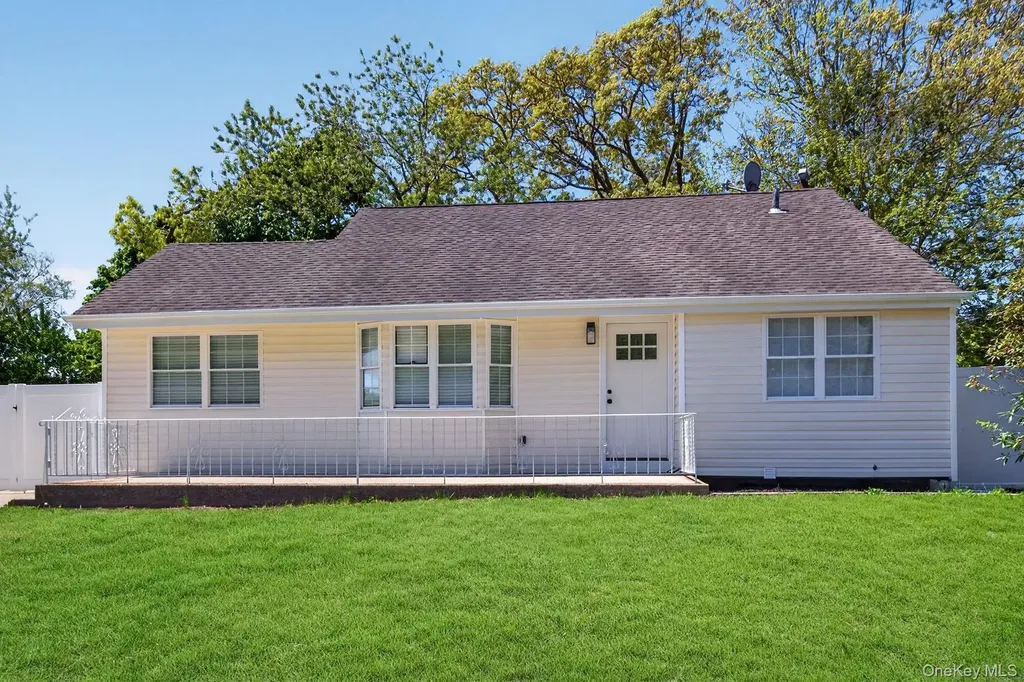 23 Champlain Street Port Jefferson NY 11776