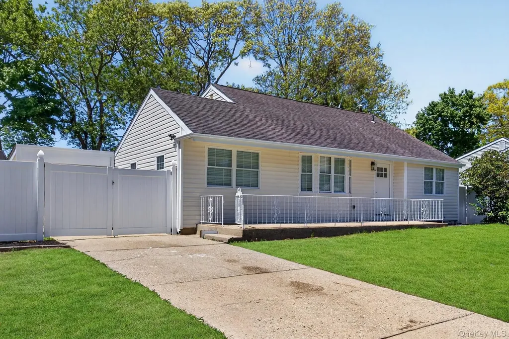23 Champlain Street Port Jefferson NY 11776
