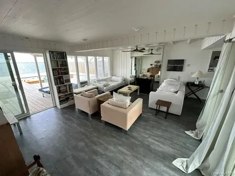 71 Bayview Walk Cherry Grove NY 11782