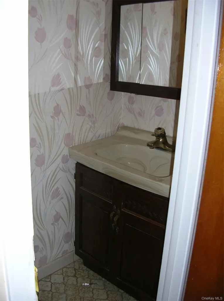 57-04 Cloverdale Boulevard Oakland Gardens NY 11364