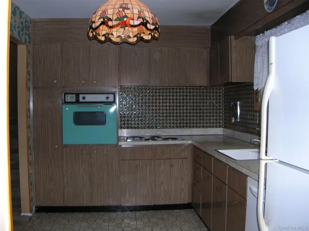 57-04 Cloverdale Boulevard Oakland Gardens NY 11364
