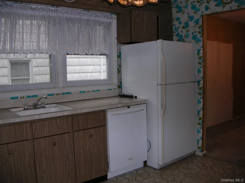 57-04 Cloverdale Boulevard Oakland Gardens NY 11364