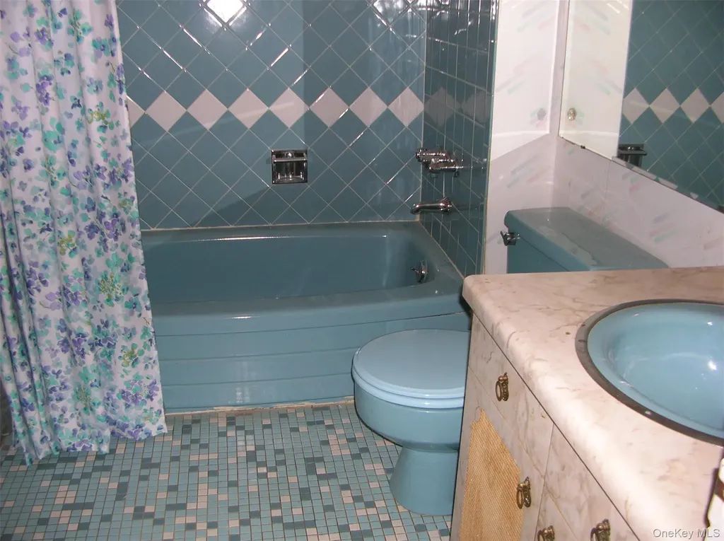57-04 Cloverdale Boulevard Oakland Gardens NY 11364