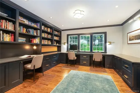 10 Loewen Court Rye NY 10580
