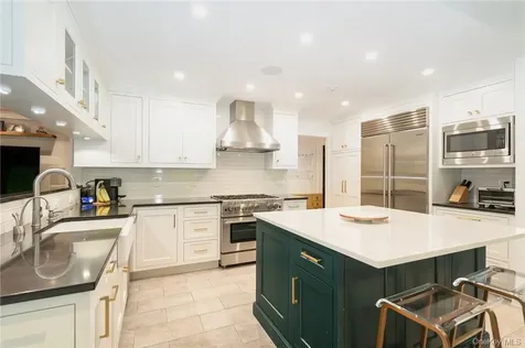 10 Loewen Court Rye NY 10580
