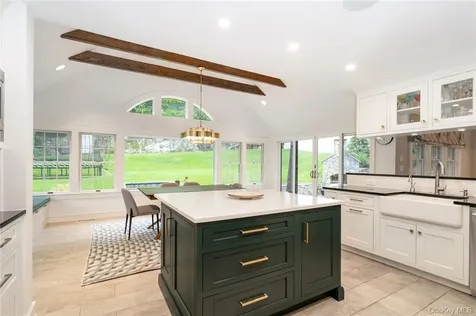 10 Loewen Court Rye NY 10580