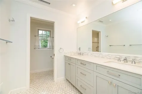 10 Loewen Court Rye NY 10580