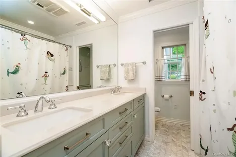 10 Loewen Court Rye NY 10580