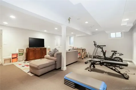 10 Loewen Court Rye NY 10580