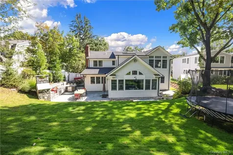 10 Loewen Court Rye NY 10580