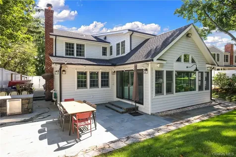 10 Loewen Court Rye NY 10580