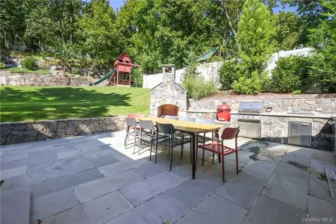 10 Loewen Court Rye NY 10580