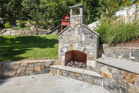 10 Loewen Court Rye NY 10580