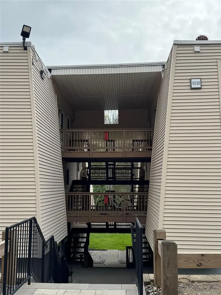 313 Fox Run Lane Carmel NY 10512