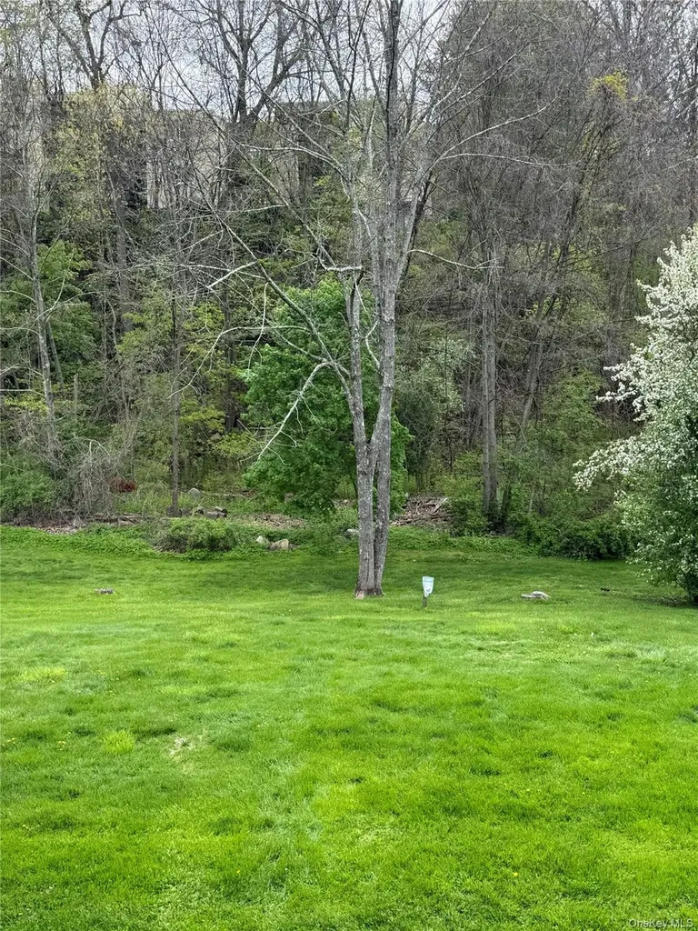 313 Fox Run Lane Carmel NY 10512