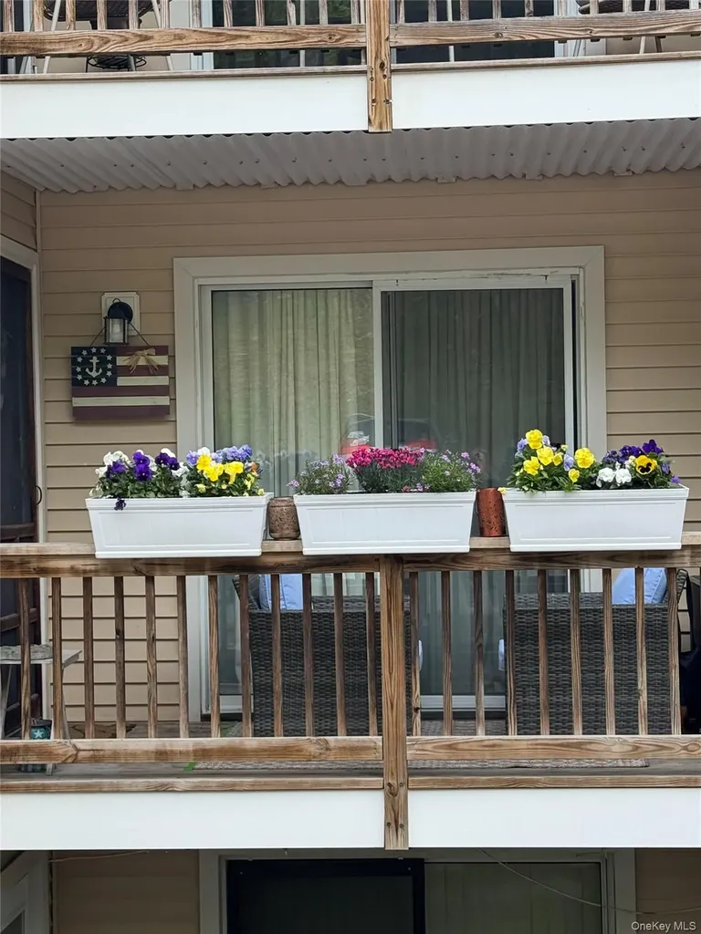 313 Fox Run Lane Carmel NY 10512