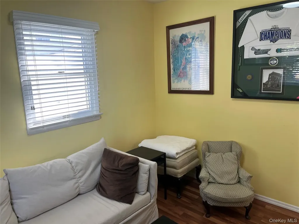 49 Flagstone Lane Westbury NY 11590