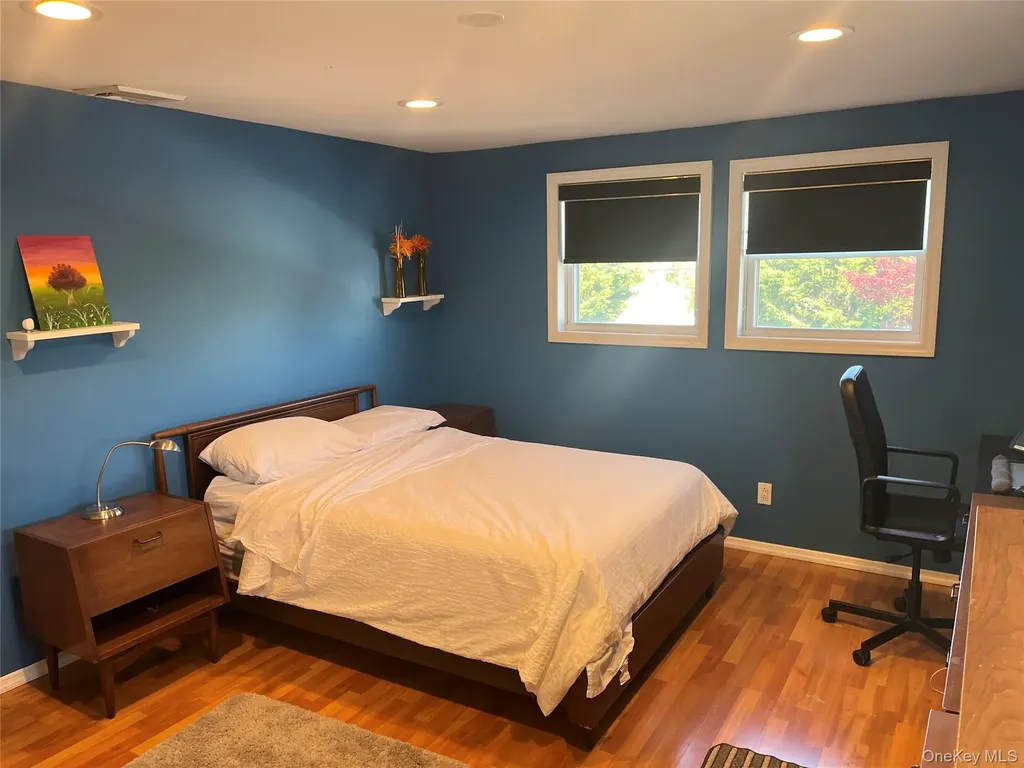 49 Flagstone Lane Westbury NY 11590