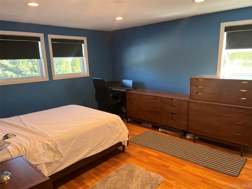49 Flagstone Lane Westbury NY 11590