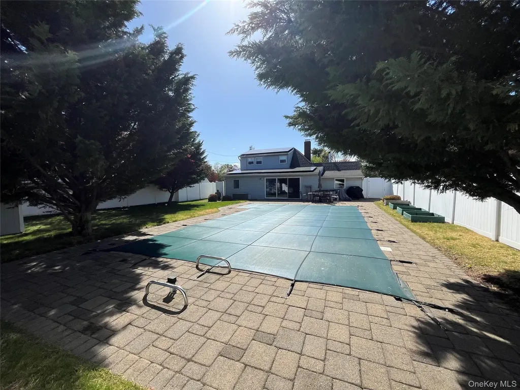 49 Flagstone Lane Westbury NY 11590