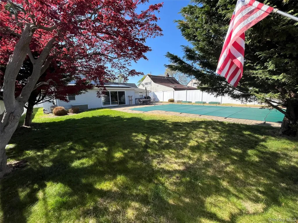 49 Flagstone Lane Westbury NY 11590