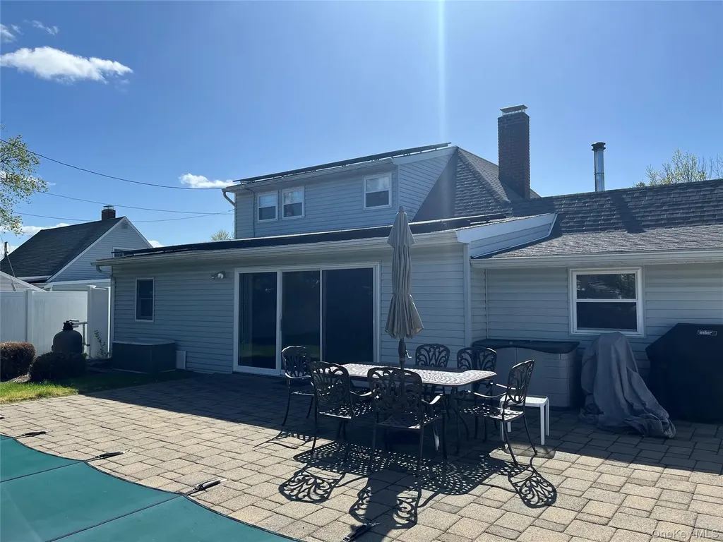 49 Flagstone Lane Westbury NY 11590
