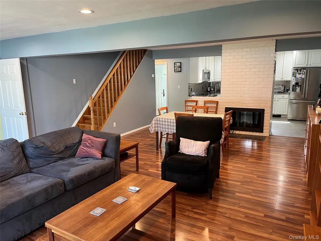 49 Flagstone Lane Westbury NY 11590