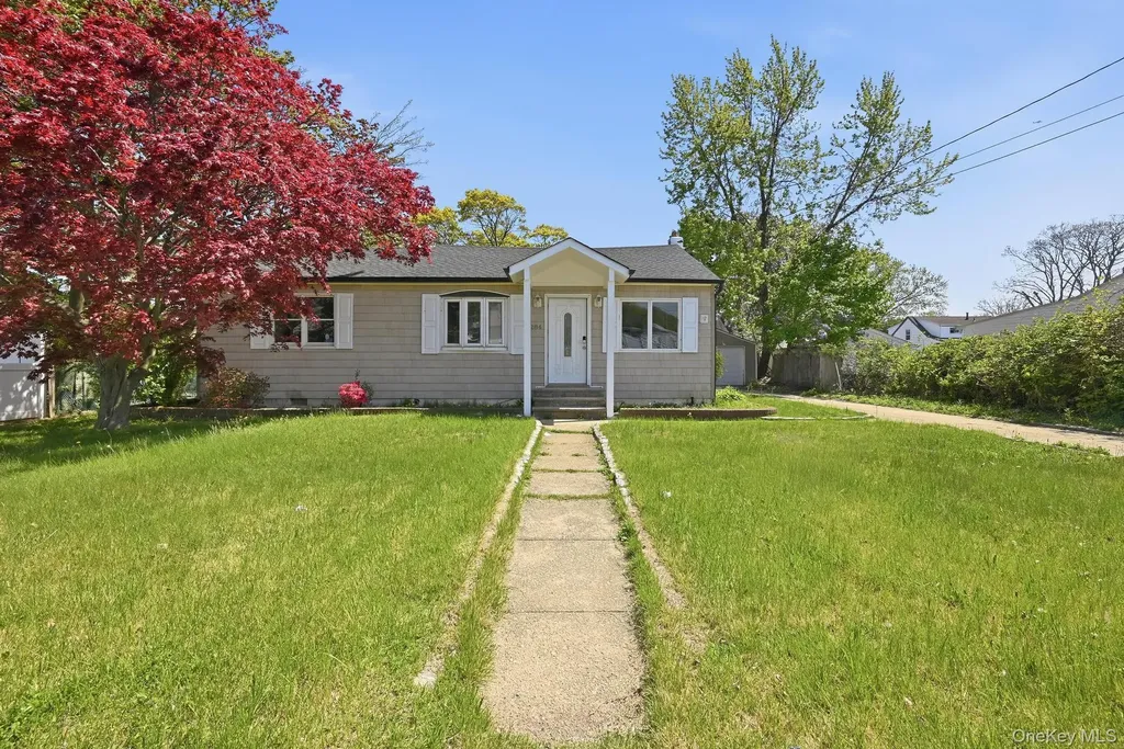284 15th Street West Babylon NY 11704