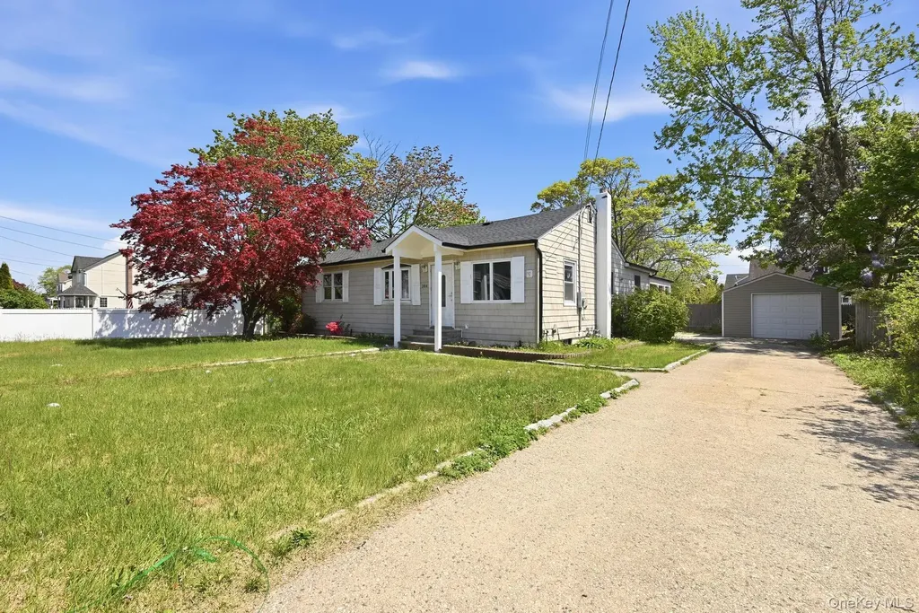 284 15th Street West Babylon NY 11704