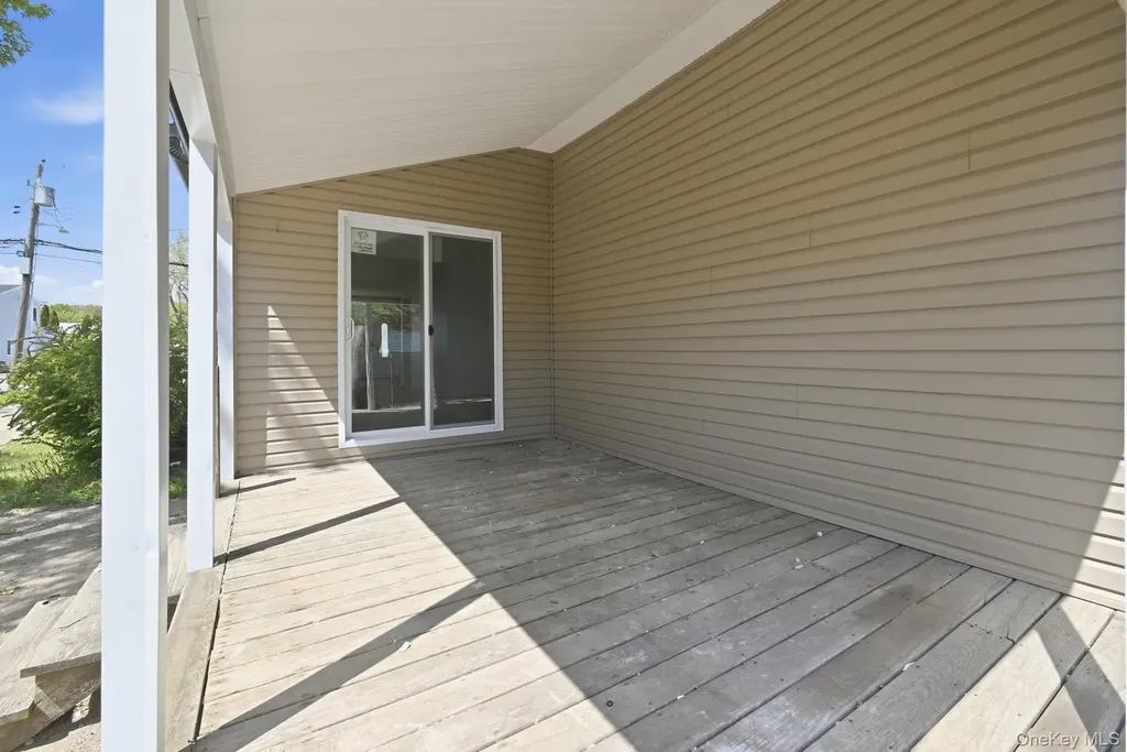 284 15th Street West Babylon NY 11704