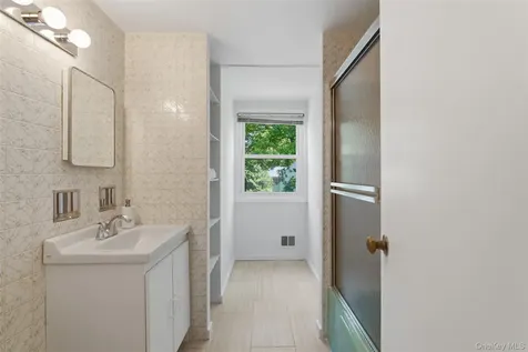67 Old Country Road New Rochelle NY 10804