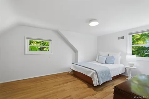 67 Old Country Road New Rochelle NY 10804