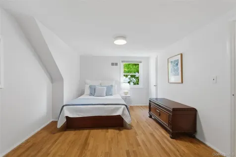 67 Old Country Road New Rochelle NY 10804