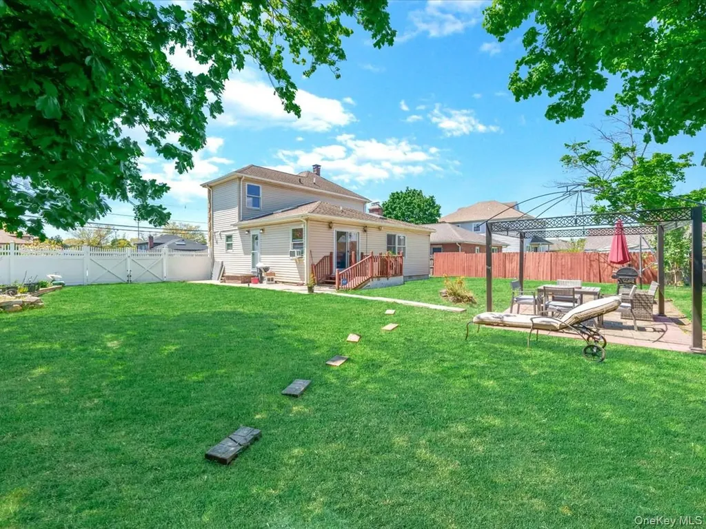 29 Colonial Avenue Freeport NY 11520