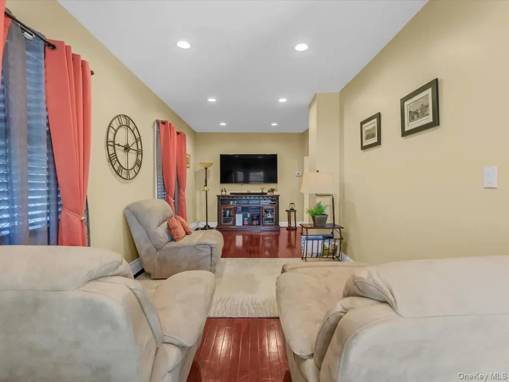 29 Colonial Avenue Freeport NY 11520