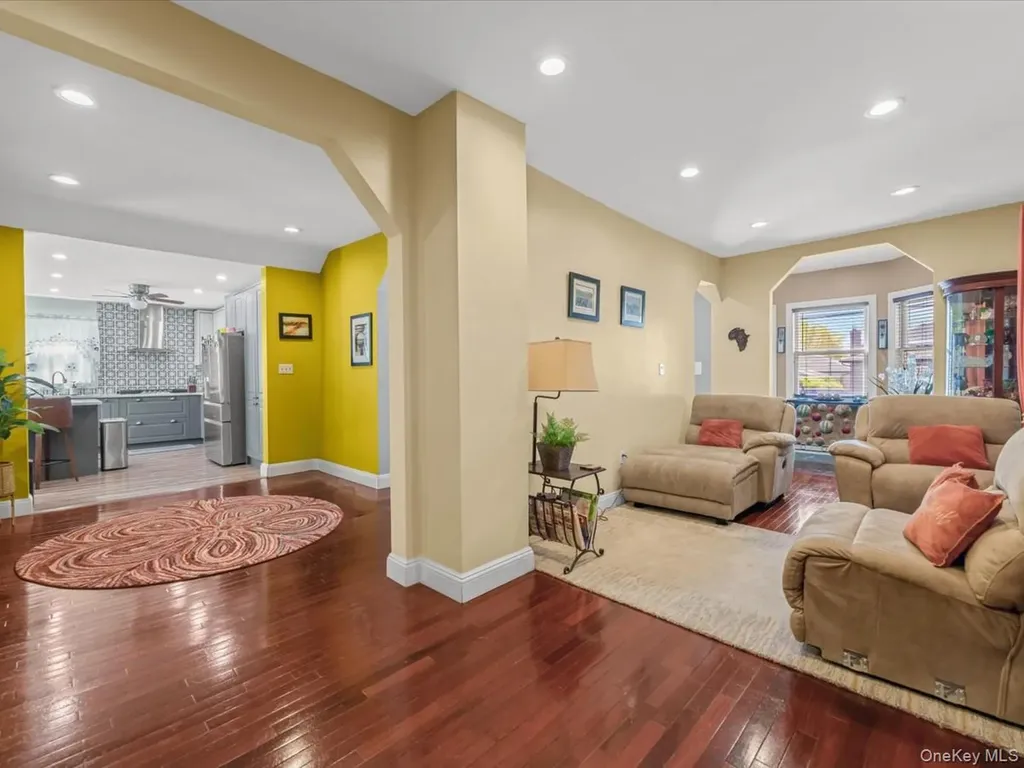 29 Colonial Avenue Freeport NY 11520