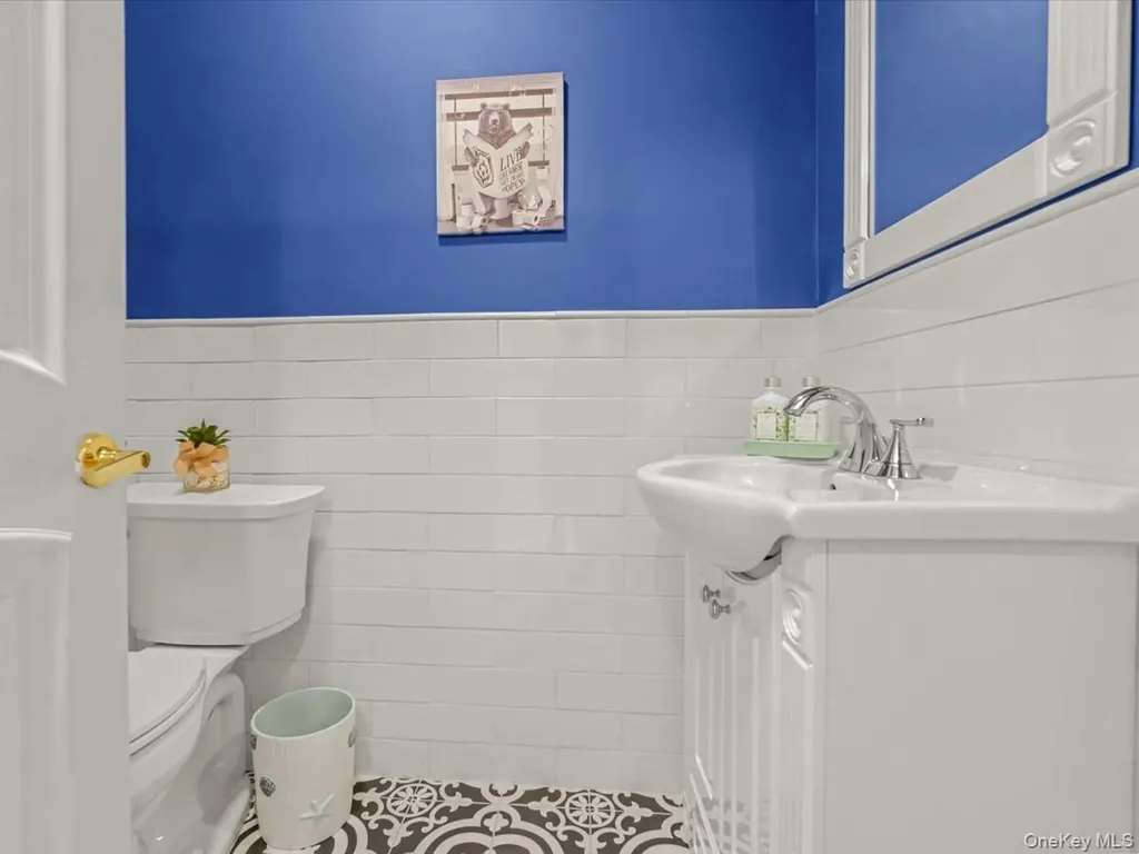 29 Colonial Avenue Freeport NY 11520