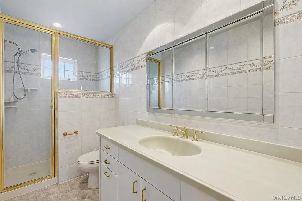 78-06 160th Avenue Howard Beach NY 11414