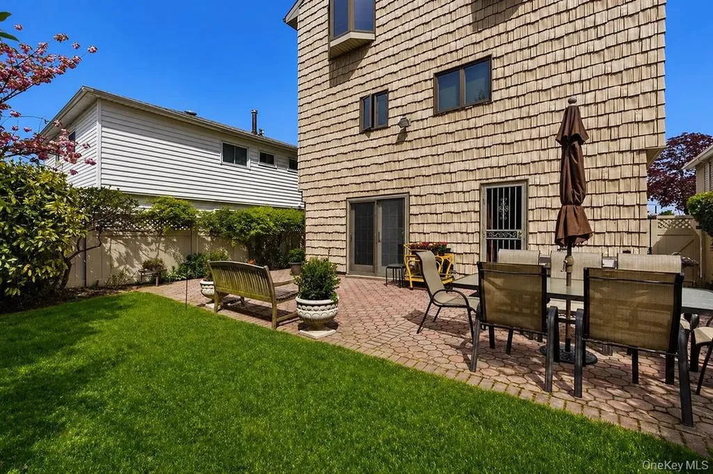 78-06 160th Avenue Howard Beach NY 11414