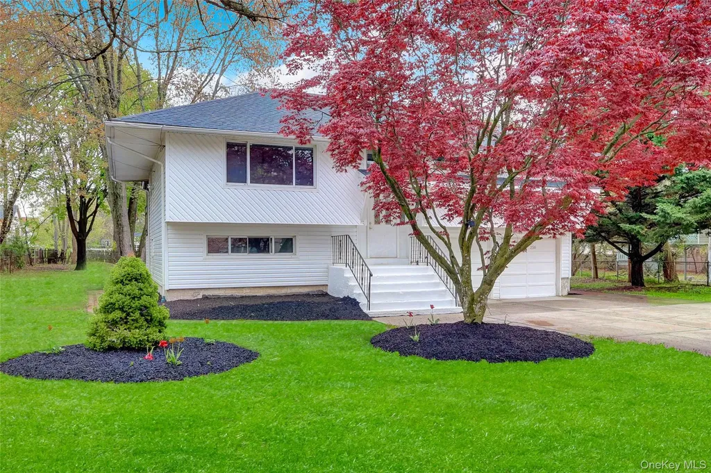 256 Vanderbilt Avenue Brentwood NY 11717