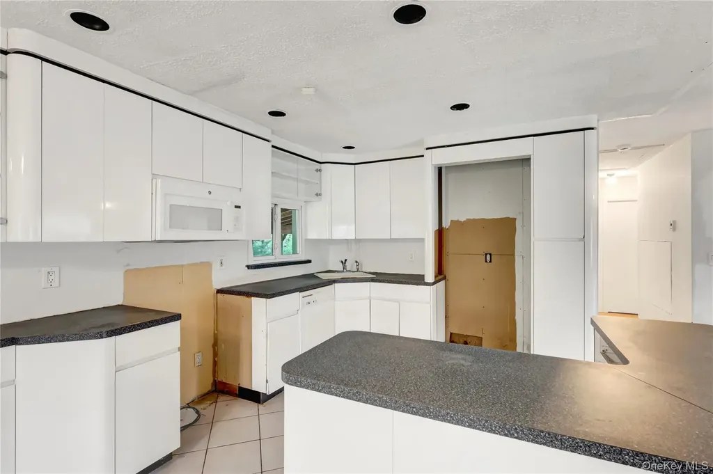 256 Vanderbilt Avenue Brentwood NY 11717