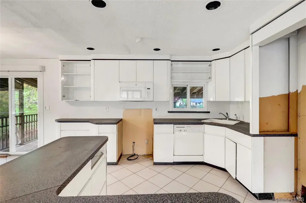 256 Vanderbilt Avenue Brentwood NY 11717