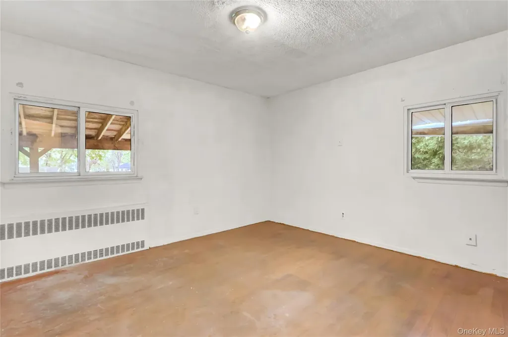 256 Vanderbilt Avenue Brentwood NY 11717