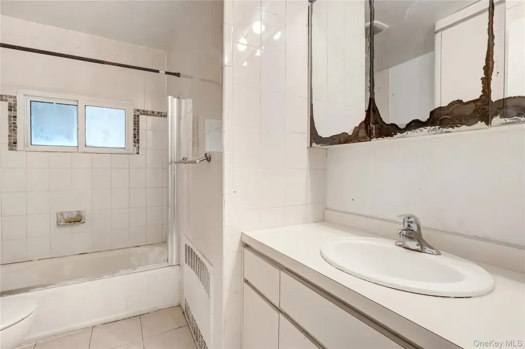 256 Vanderbilt Avenue Brentwood NY 11717